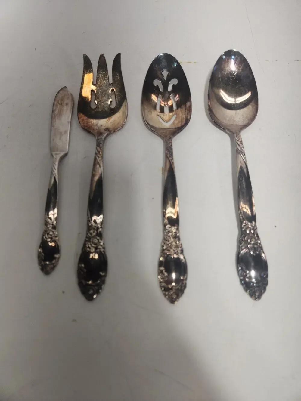 Oneida J.J. Audrey Stainless Steel 4 Pc Serving Set Butter Knife Fork Spoons